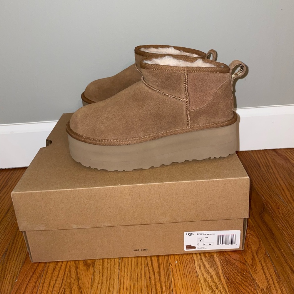 BRAND NEW PLATFORM UGGS SIZE 7